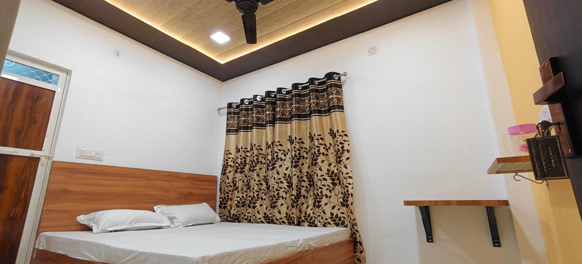 Hotel Mashaal- A Light Lit By Vidhata Jhānsi Εξωτερικό φωτογραφία